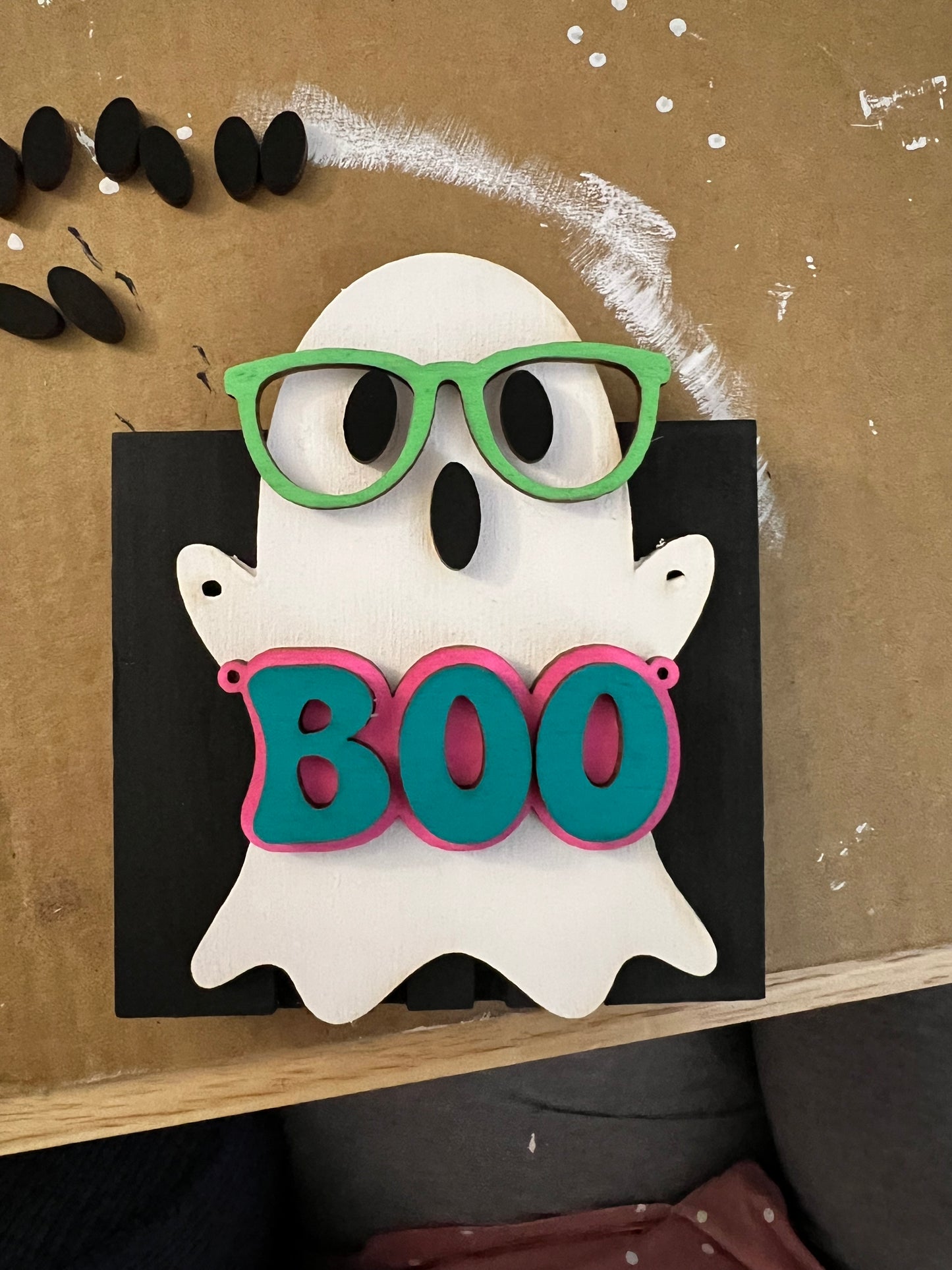 Ghostie with glasses tray decor