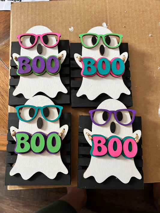 Ghostie with glasses tray decor